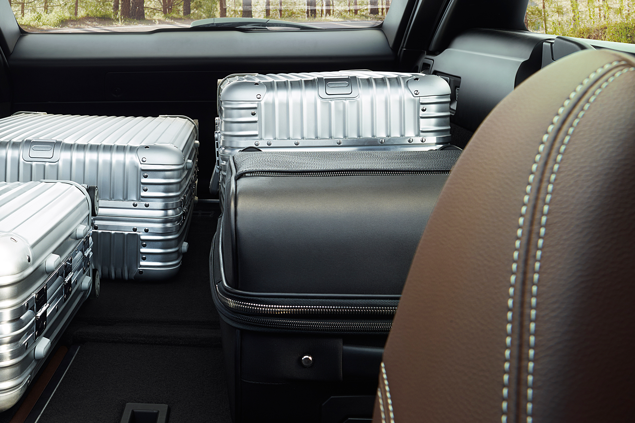 2018-Jaguar-XF-Sportbrake-accessories-02.webp