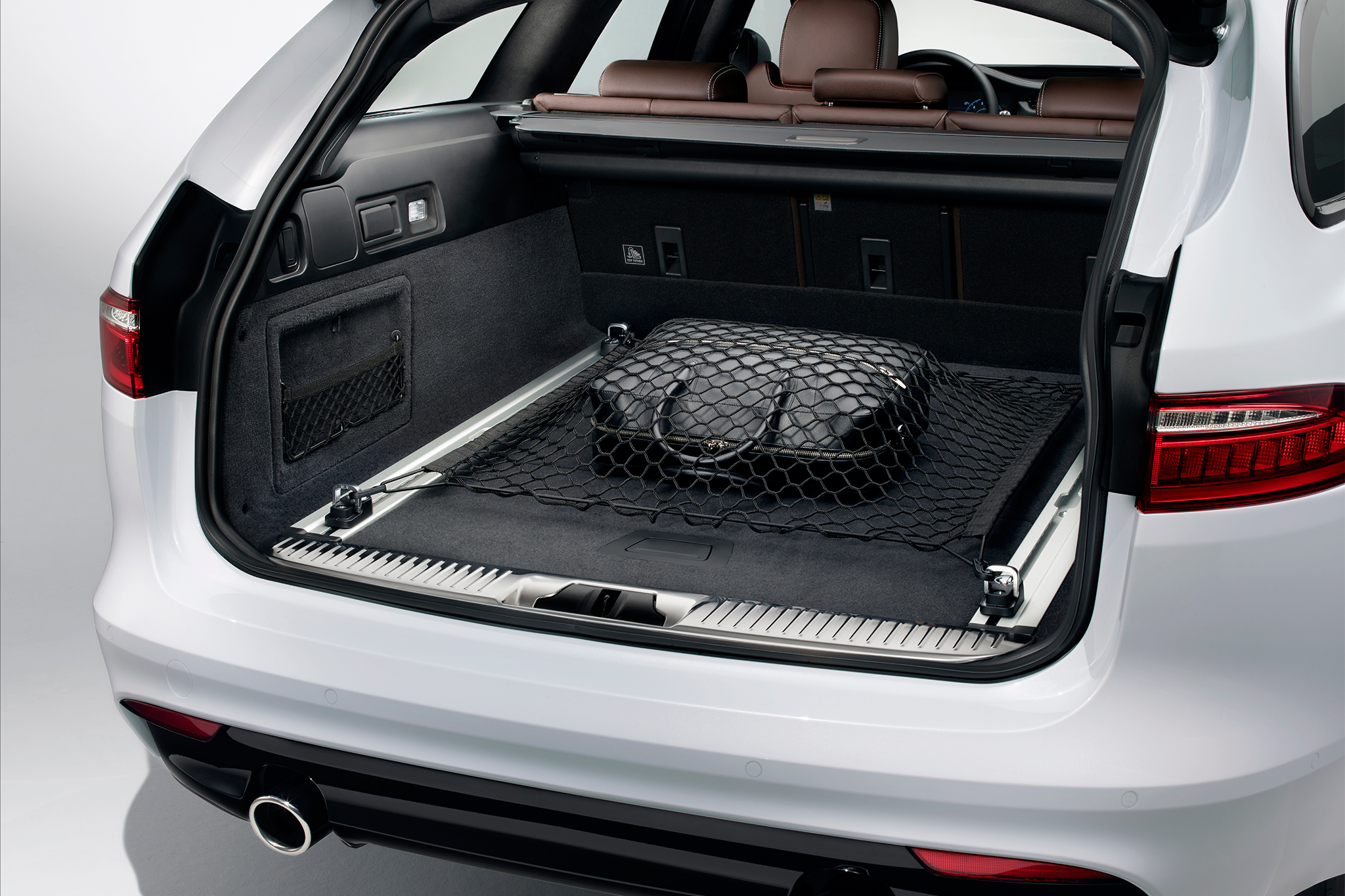 2018-Jaguar-XF-Sportbrake-accessories-05.webp