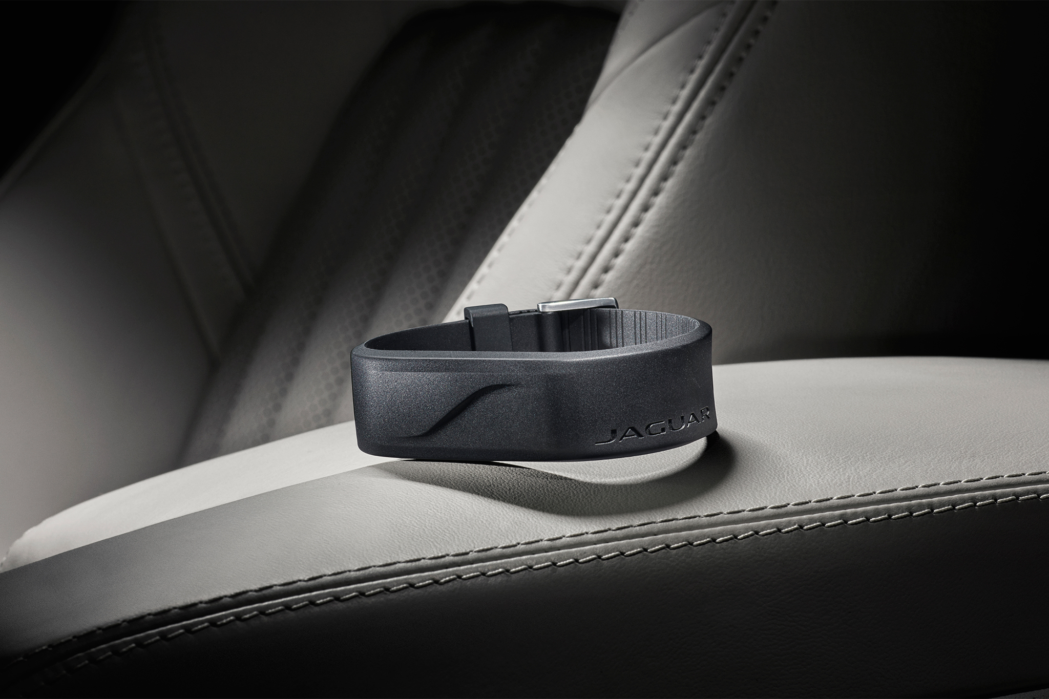 2018-Jaguar-XF-Sportbrake-accessories-12.webp