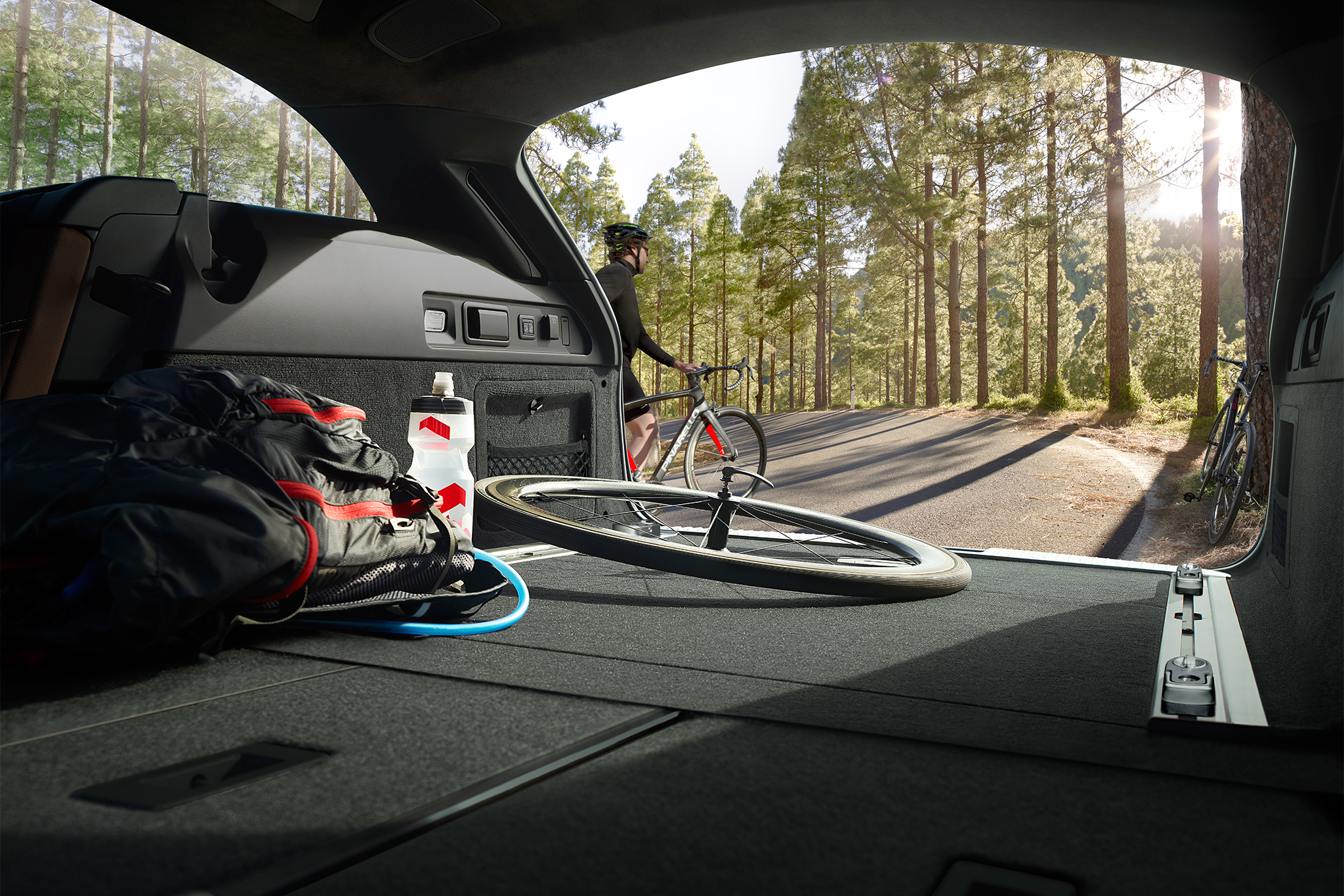 2018-Jaguar-XF-Sportbrake-cargo-space-01.webp