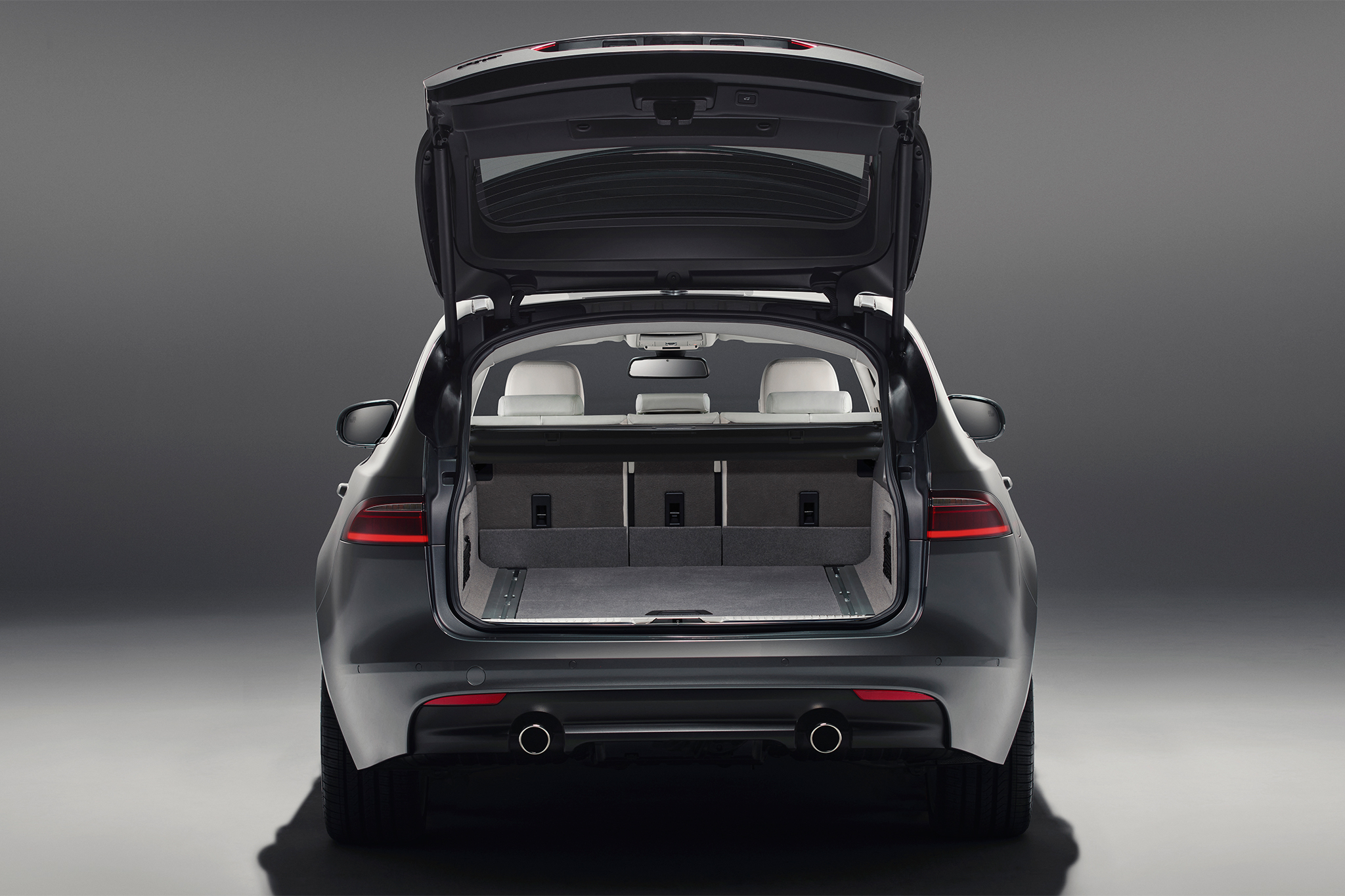 2018-Jaguar-XF-Sportbrake-cargo-space-04.webp