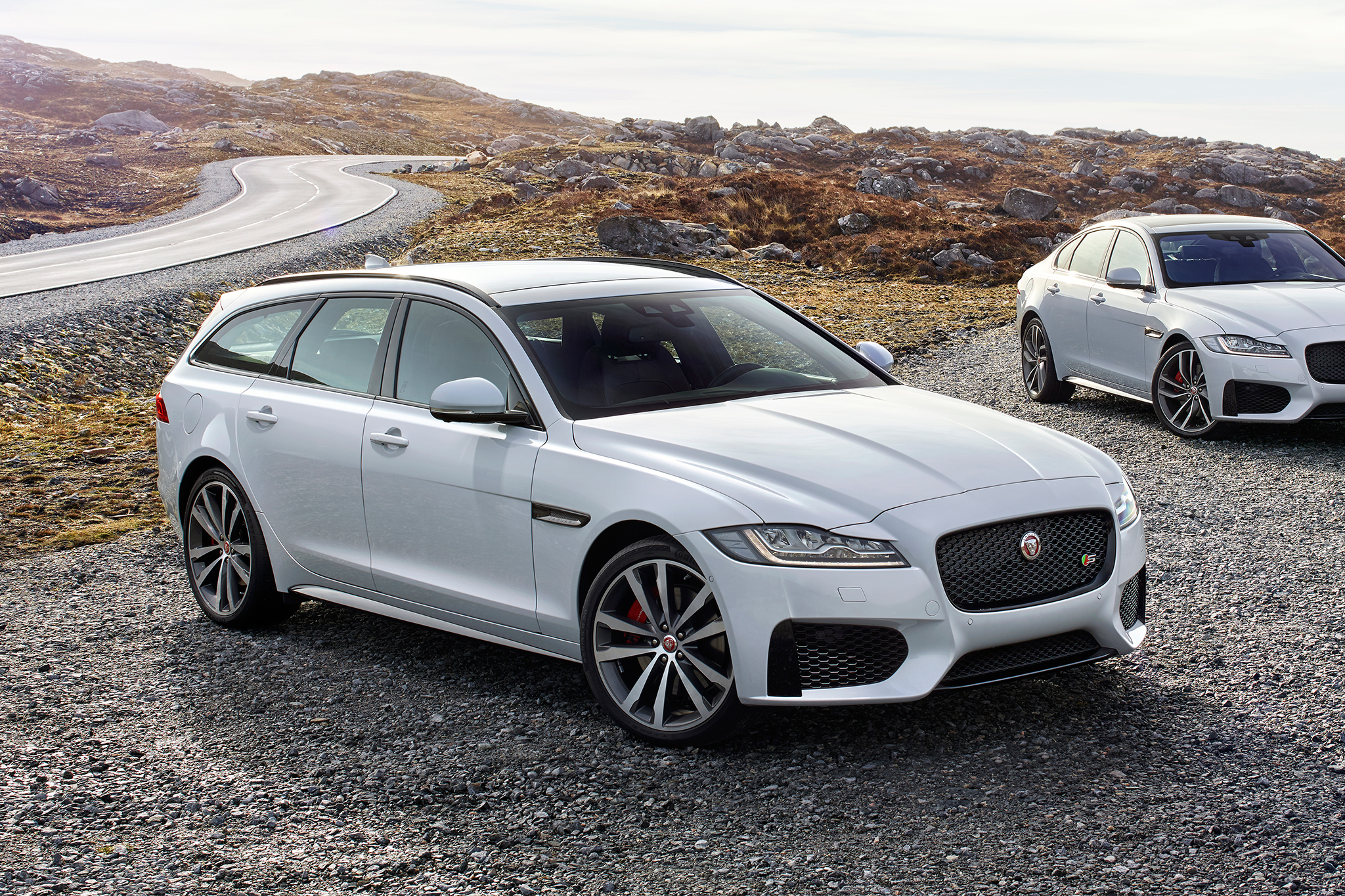 2018-Jaguar-XF-Sportbrake-front-three-quarter-06.webp