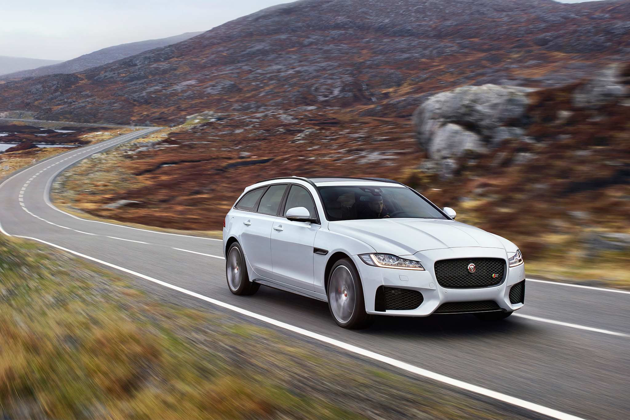 2018-Jaguar-XF-Sportbrake-front-three-quarter-in-motion-04.webp