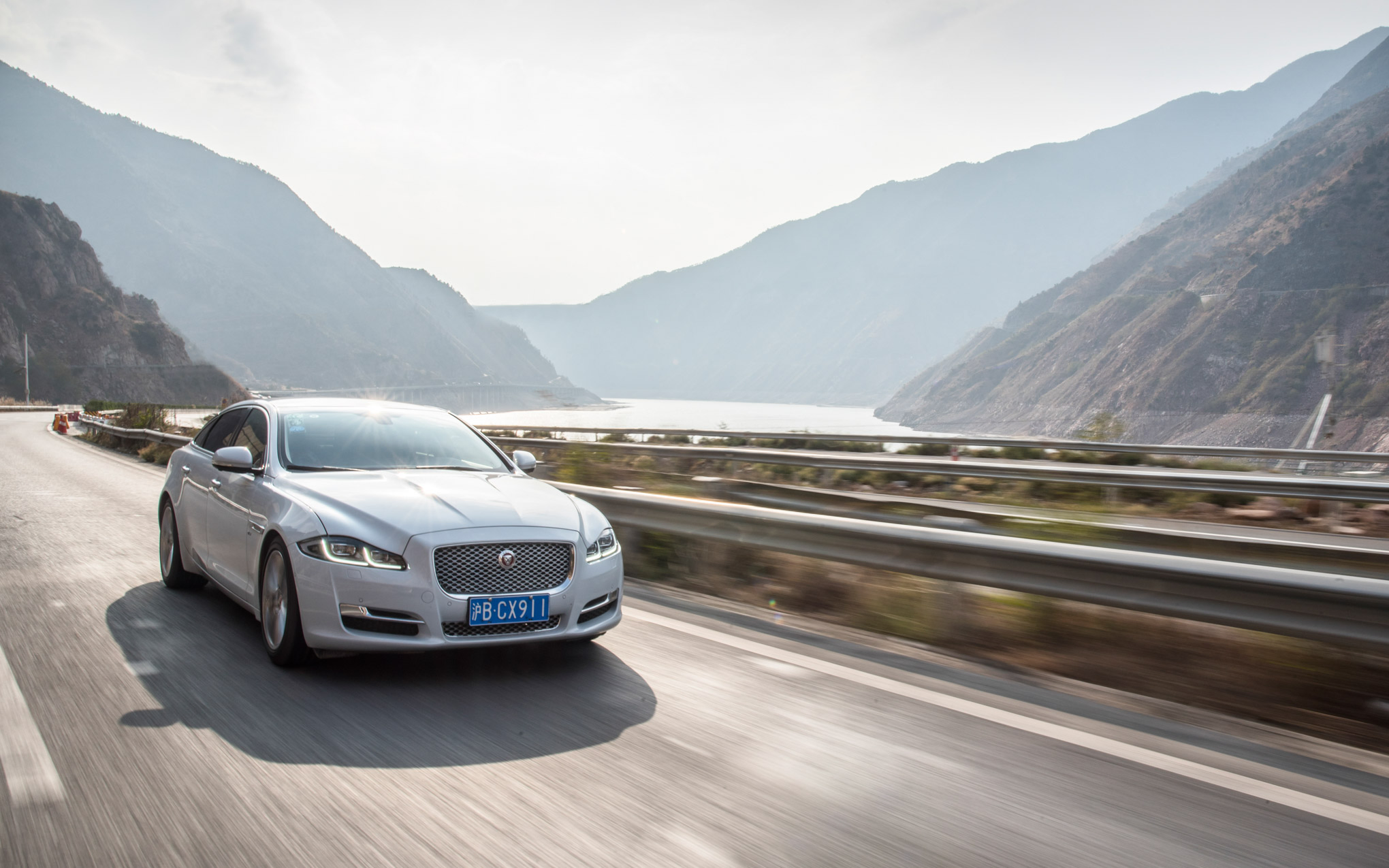 Jaguar_XJ_JagXJSkyroadChinaImage29031602_Web.webp