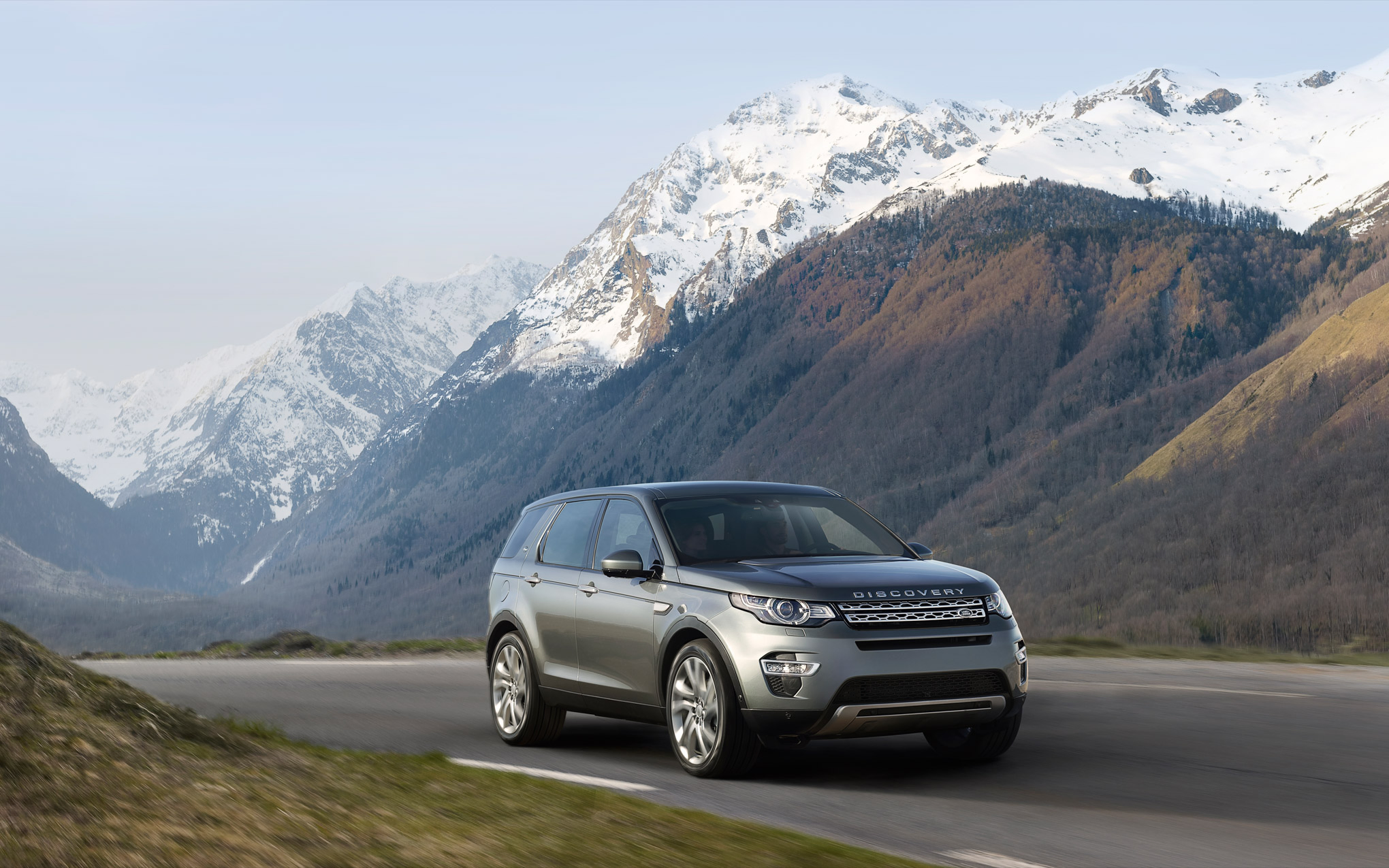 Land-Rover_Range-Rover-SV-Autobiography-L550_L550_17_EXT_LOC19_Front_Web.webp