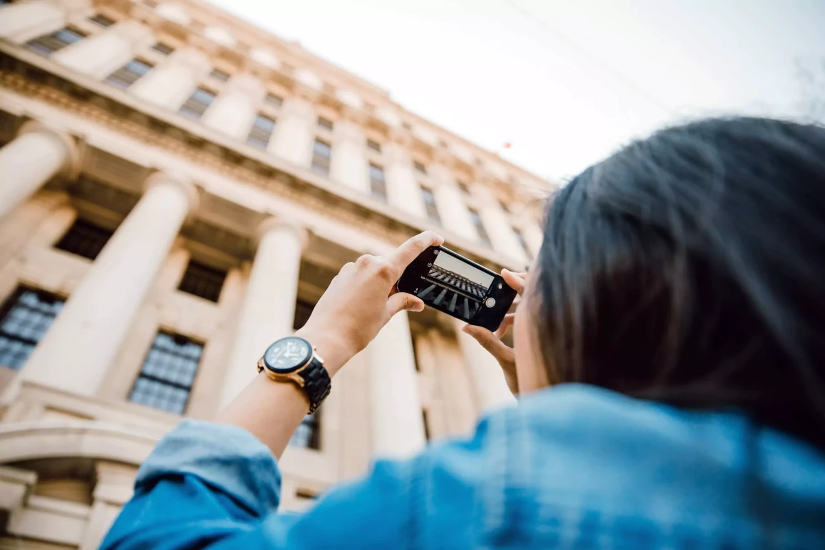tourist-and-building.webp