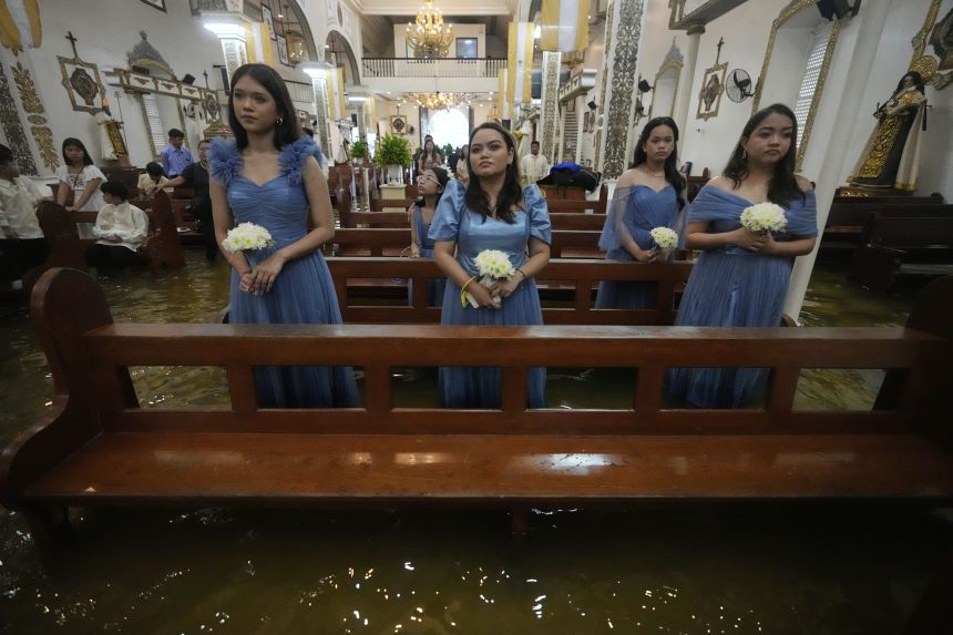 Why Filipinos keep getting married in flooded churches